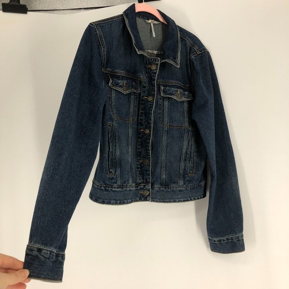 Free People blue denim jacket crop length long sleeves medium blue wash L - Picture 3 of 15